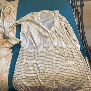 Light weight Duster Cardigan black and white